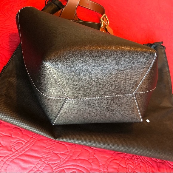 BORSETTA - Cholet Napa leather bucket bag. NW/OT! Internal phone slot. BEAUTIFUL - Picture 11 of 16
